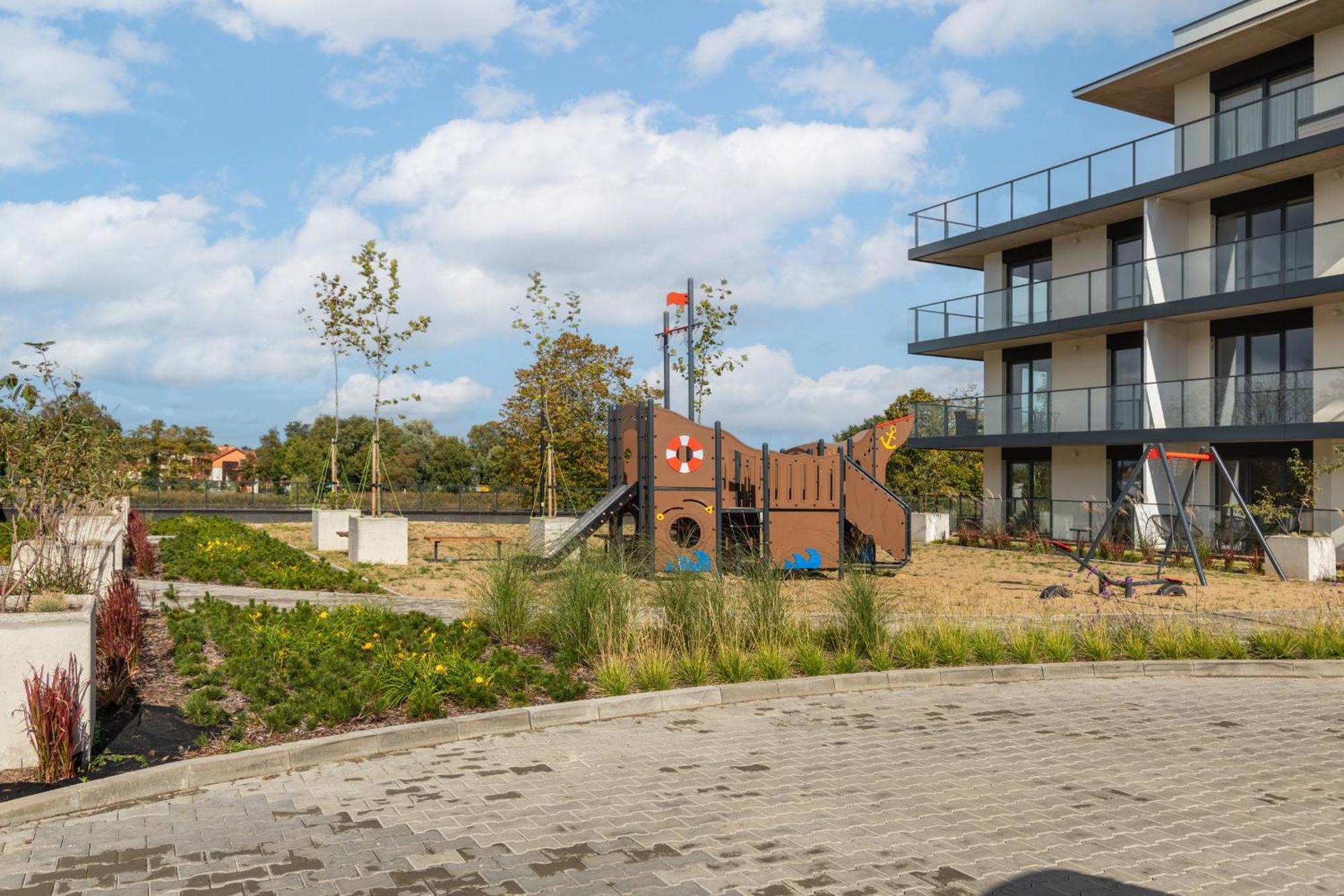 Dziwnow Luxurious Apartment No1 By The River By Renters Prestige Exterior photo